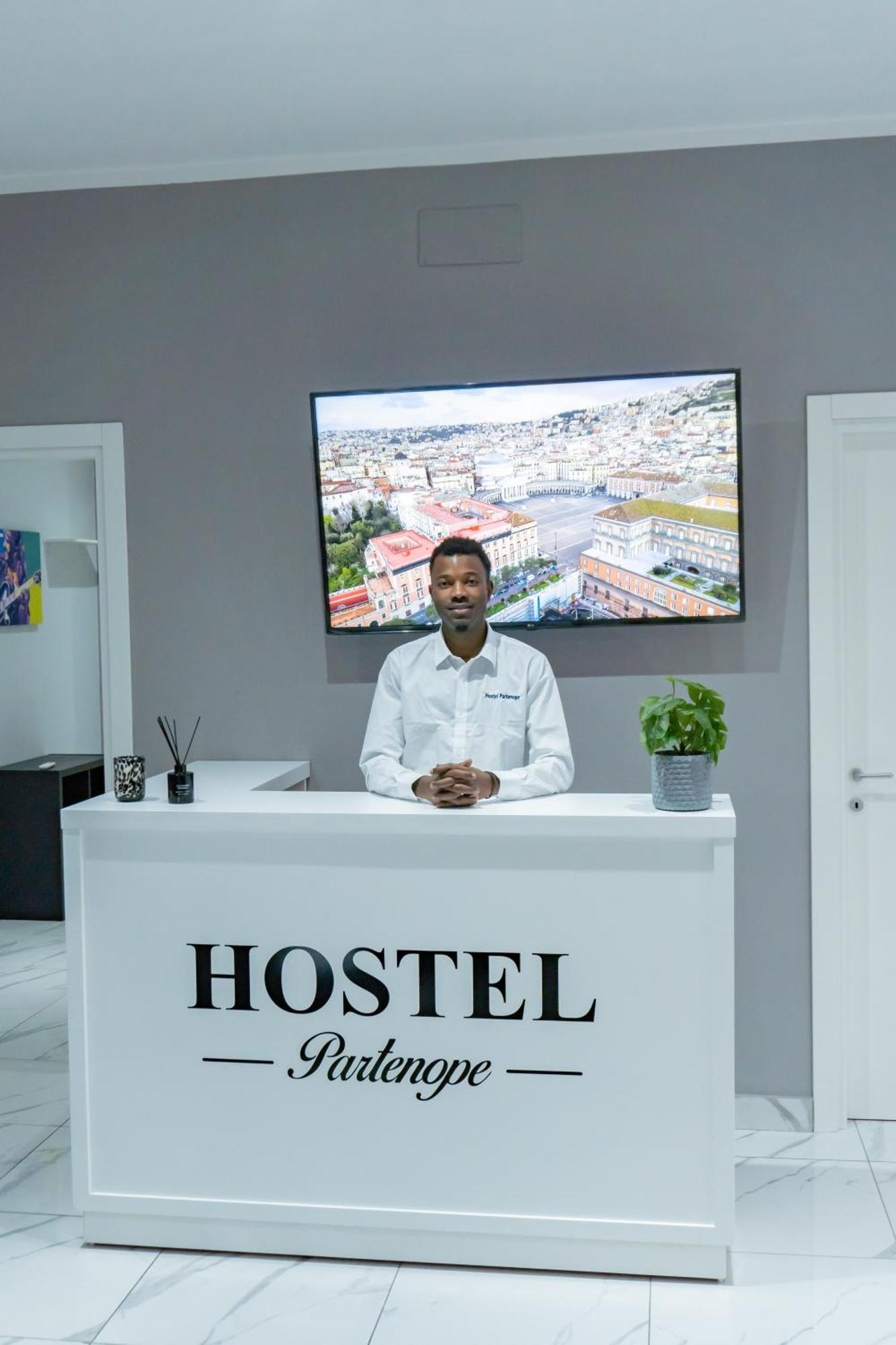 Hostel Partenope Νάπολη Εξωτερικό φωτογραφία